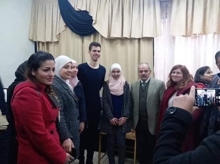 حافظ الأسد ابن السيد الرئيس في زيارة لمدرسة الباسل للمتفوقين