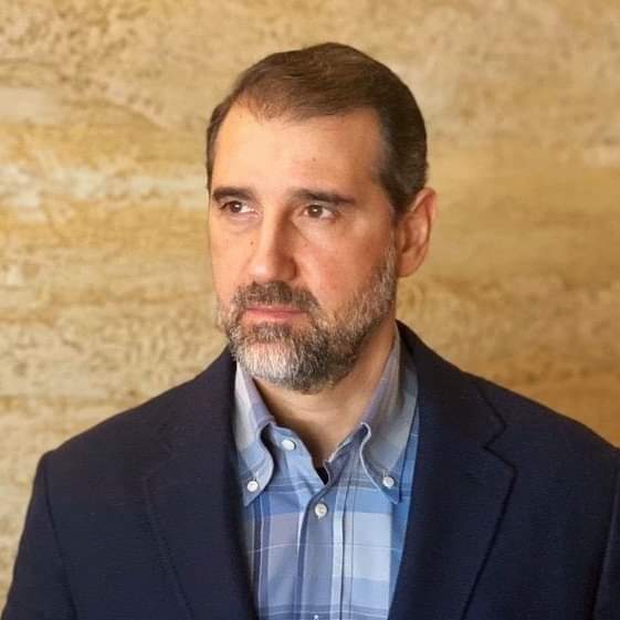 وزارة المالية : إلقاء الحجز الاحتياطي على أموال رجل الأعمال السوري "رامي مخلوف" وزوجته وأولاده .