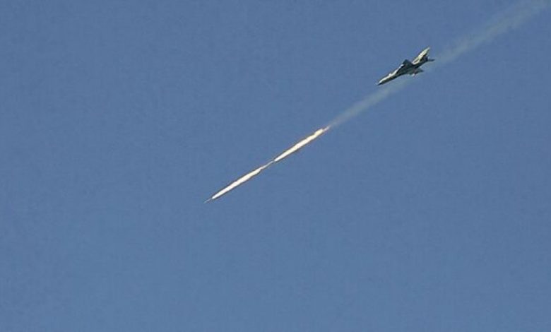 الطيران الحربي الروسي يدك مقرات للإرهابيين بريف إدلب