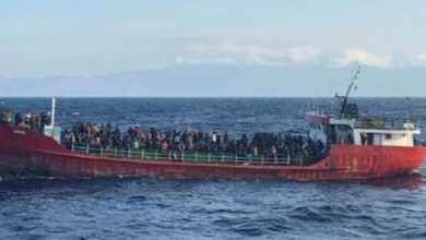 غرق زورقين لمهاجرين غير شرعيين قبالة اليونان